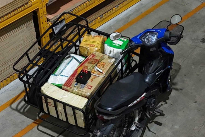 Gunmen storm Pattani department store, set off bombs