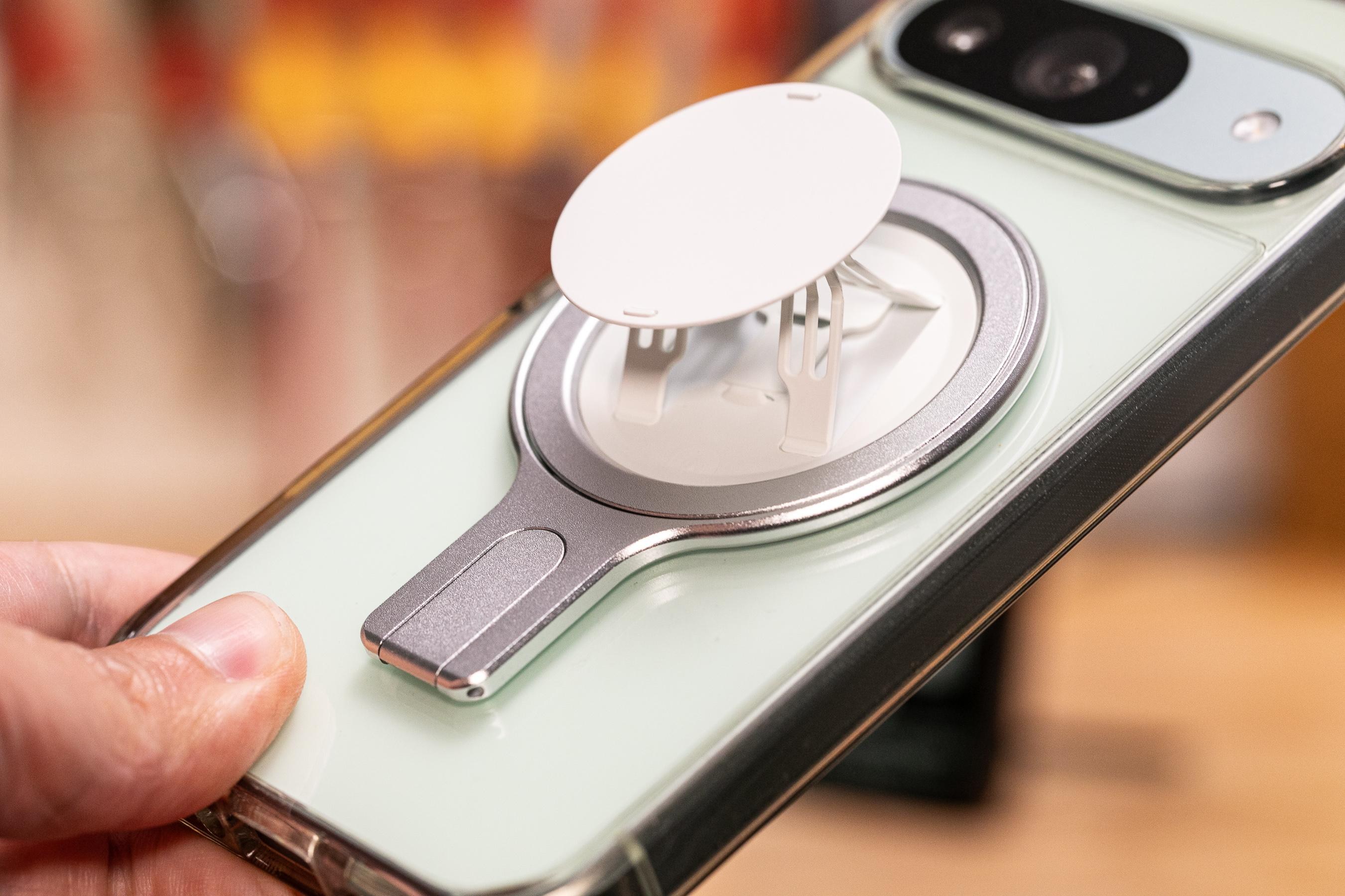 I finally found a magnetic phone grip I never want to remove