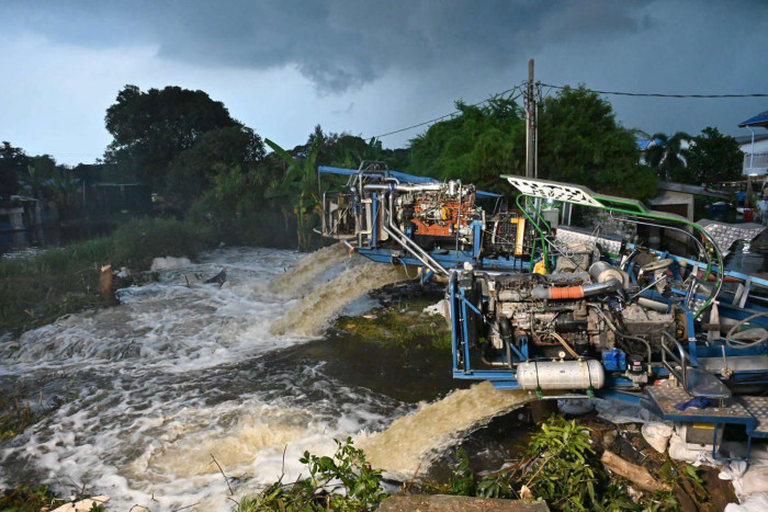 City steps up drainage before rains